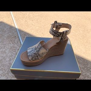 Snake print wedges 7.5